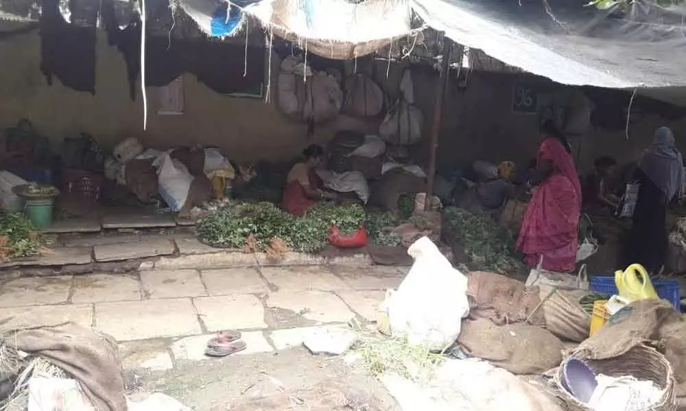 Rythu Bazar wallowing in utter neglect at Alwal