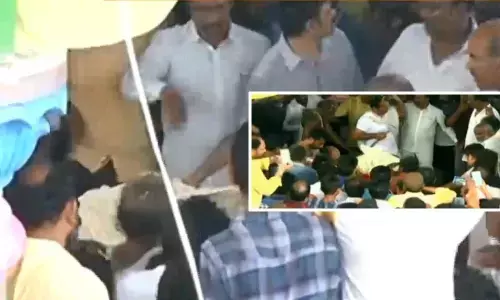 Kodela cremation commenced at Swargapuri, amidst emotional scenes