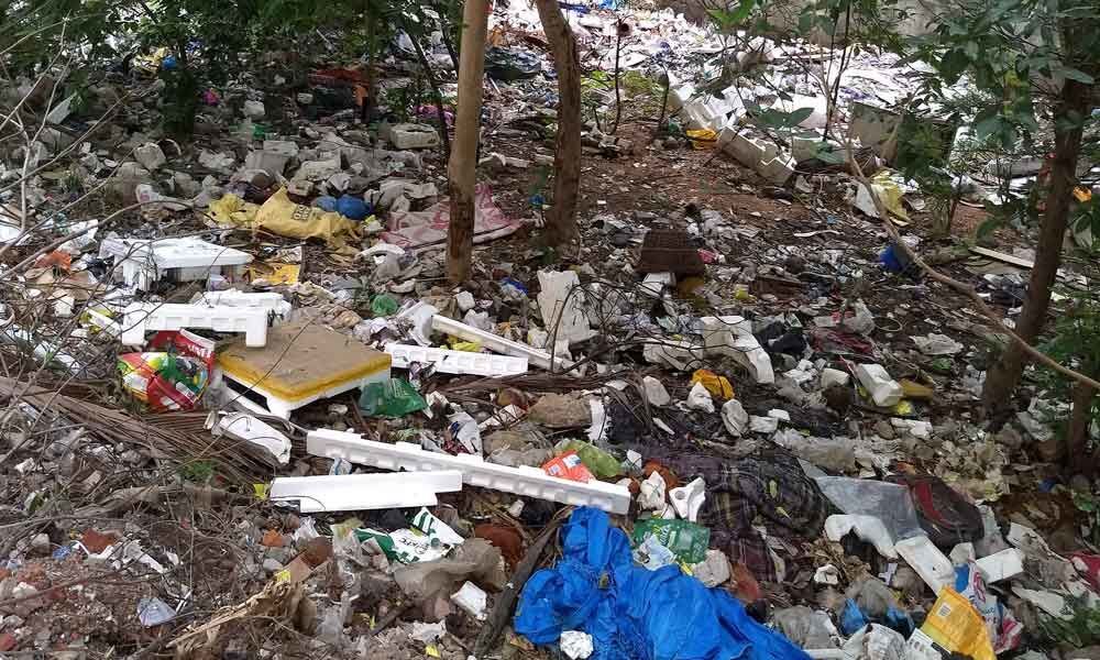 unauthorised-dump-yard-at-open-plot-in-rk-puram