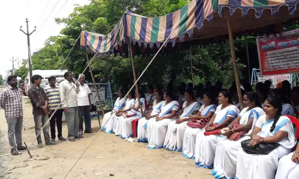 Kothagudem: Asha workers demand fixed salaries