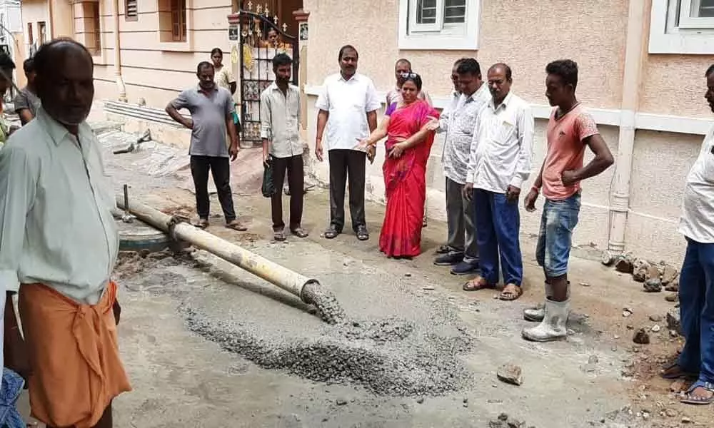 Solve underground drainage issues, officials asked in Venkateshwarnagar Weaker Sections Colony