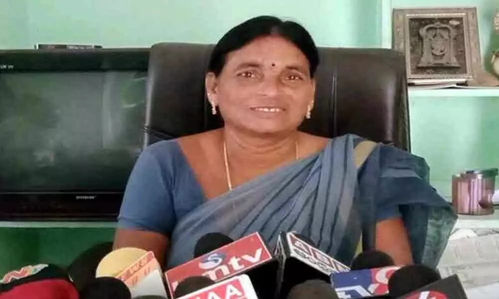 Shankaramma seeks parties support for her candidature in Huzurnagar byelection