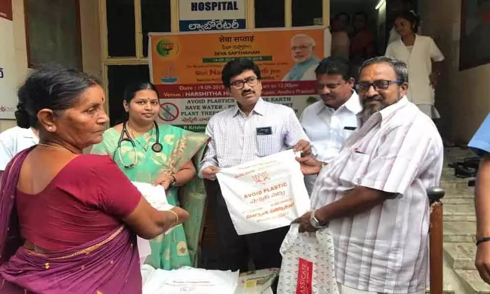 100 cloth bags distributed in Tirupati