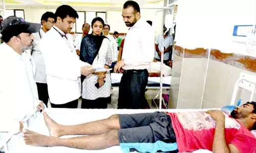 Khammam Collector RVKarnan inspects district hospital