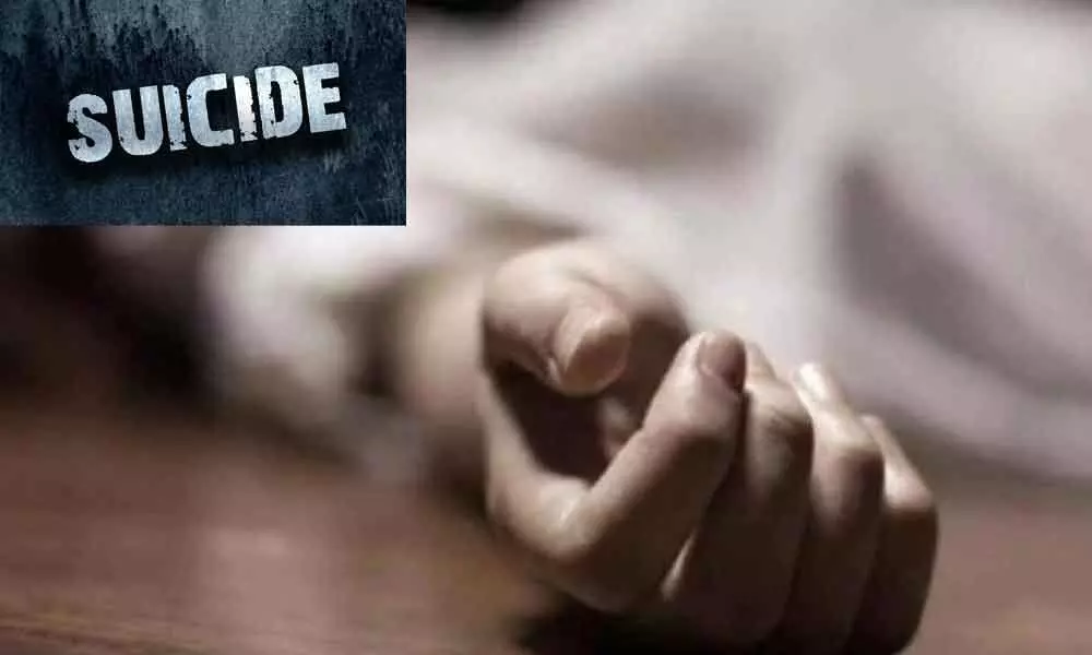 Hyderabad couple ends life in Annavaram