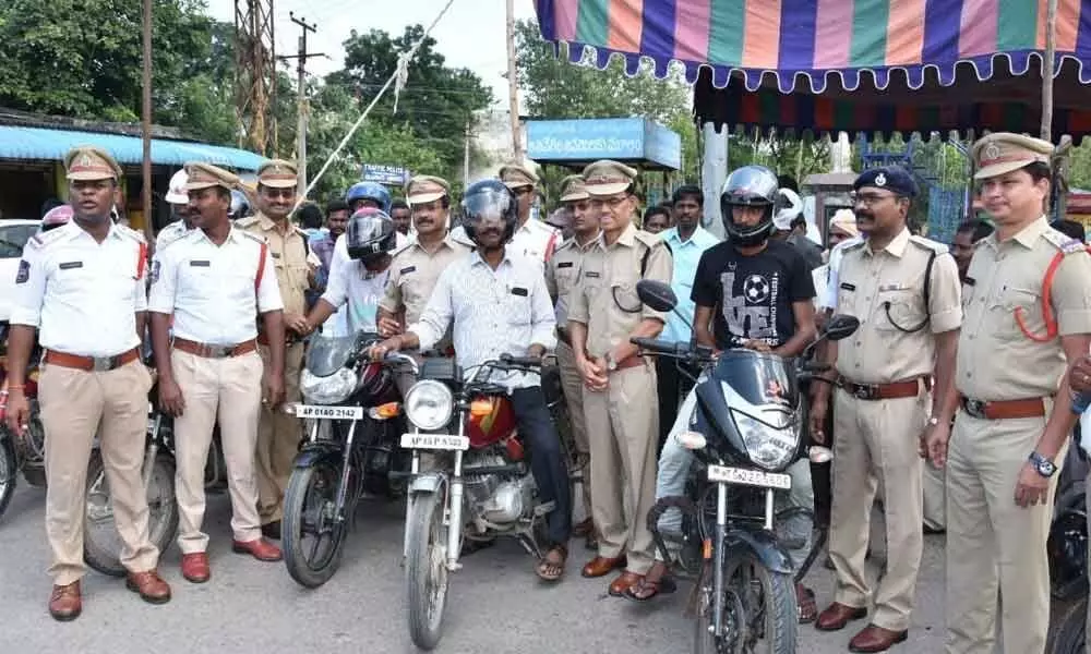 Ramagundam traffic cops helmet initiative a huge hit