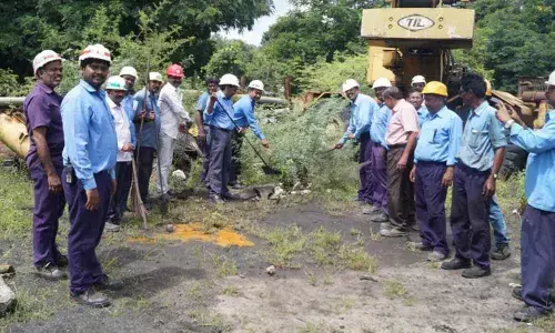Kothagudem: SCCL Director inspects coal production at PVK-5 opencast mine