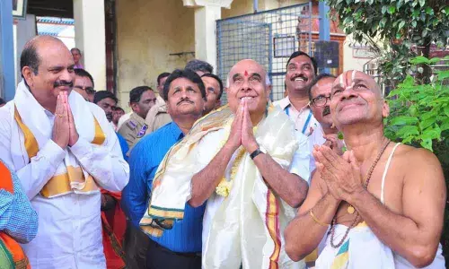 Transco CMD prays at Bhadradri