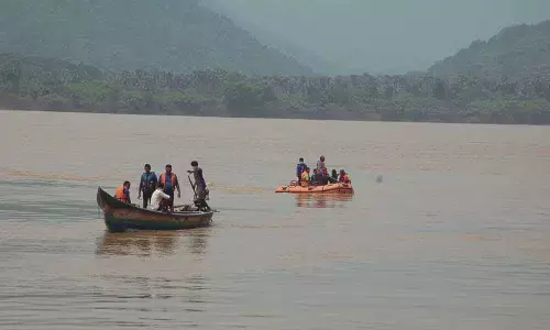 No progress yet in efforts to retrieve capsized boat