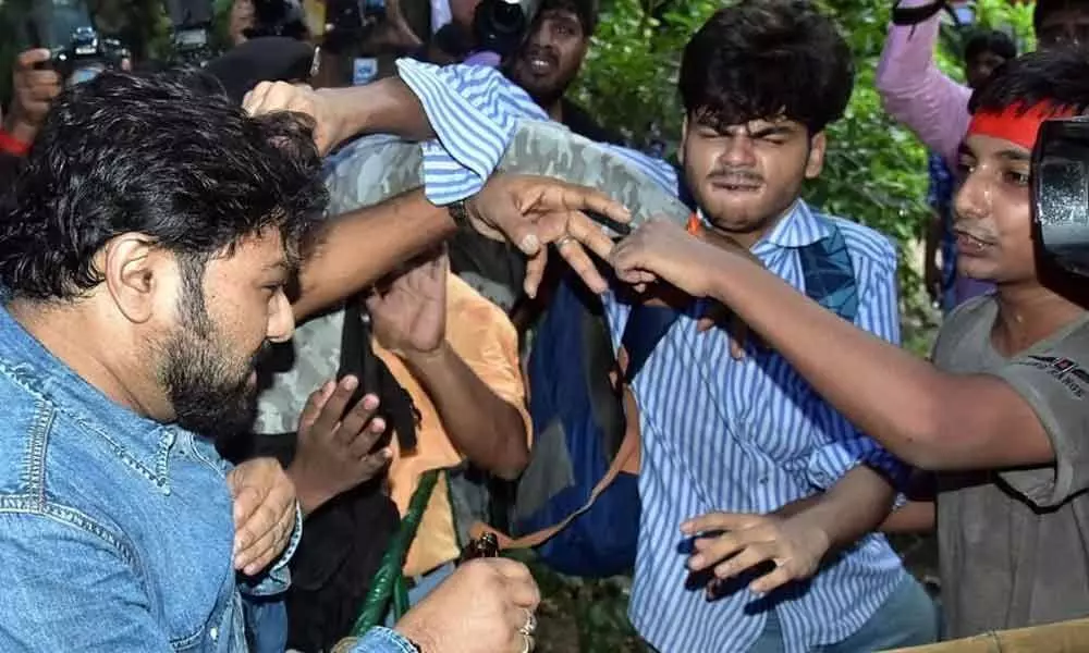 Wont harm your son : Babul Supriyo to mother of student who attacked him