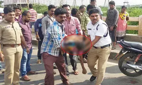 Father, daughter killed as lorry hits bike in Vijayawada Father, daughter killed as lorry hits bike in Vijayawada