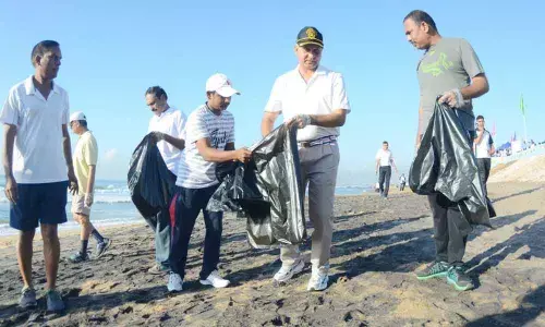 Army of volunteers clean up beaches  in Visakhapatnam