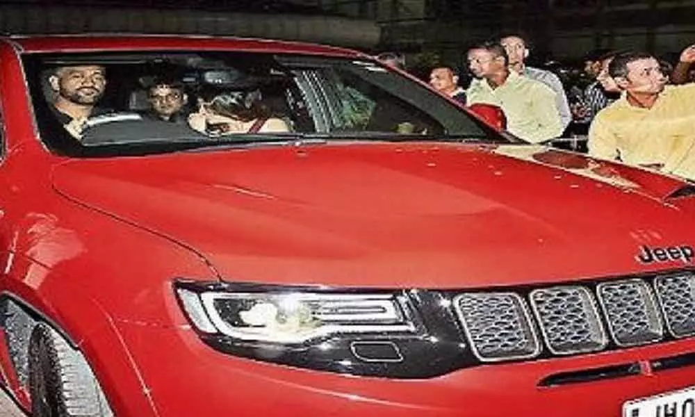 Dhoni flaunts new Jeep