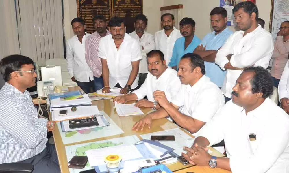 Devireddy Sudheer Reddy calls on in charge Collector