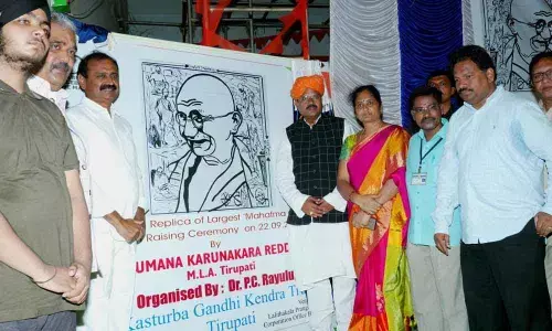 Noted artist Gulati takes up giant size Gandhi portrait in Tirupati