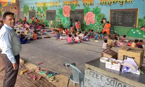 Under metro bridge, shopkeeper runs makeshift school