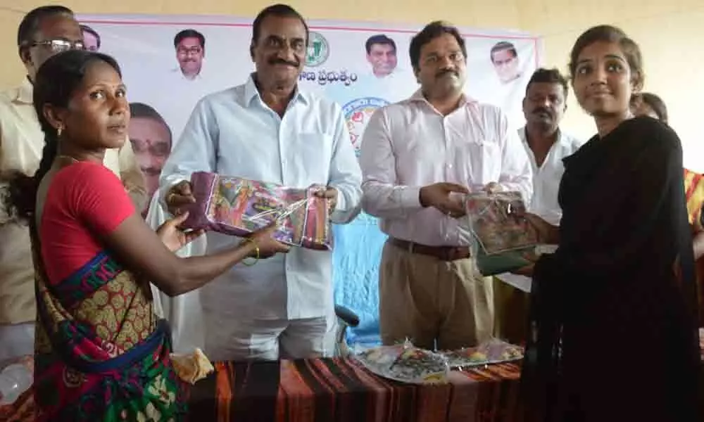 MLA Vanama Venkateswara Rao distributes Bathukamma Sarees in Kothagudem