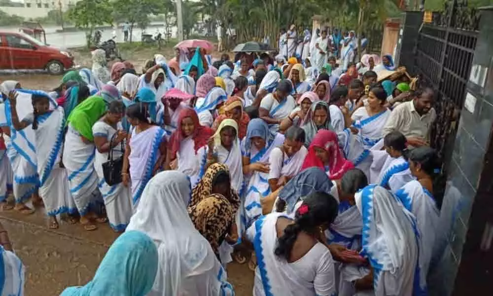 ASHA workers demand wages in Bhupalpally