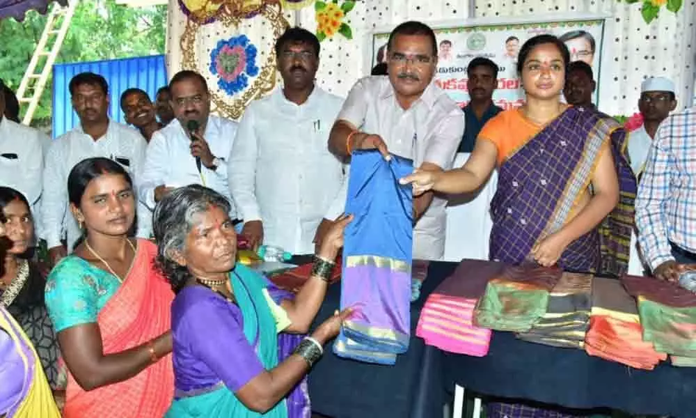 Mahbubnagar: Ahead of festival, Ministers distribute Batukamma Saris