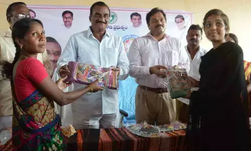 MLA Vanama Venkateswara Rao distributes Bathukamma Sarees in Kothagudem