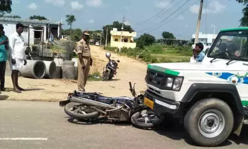 Nizamabad: Youth dies in bike, ambulance collision