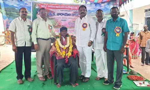 Hindi teacher felicitated at Serilingampally