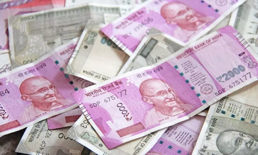 In early trade, Rupee rises at 22 paise against US dollar