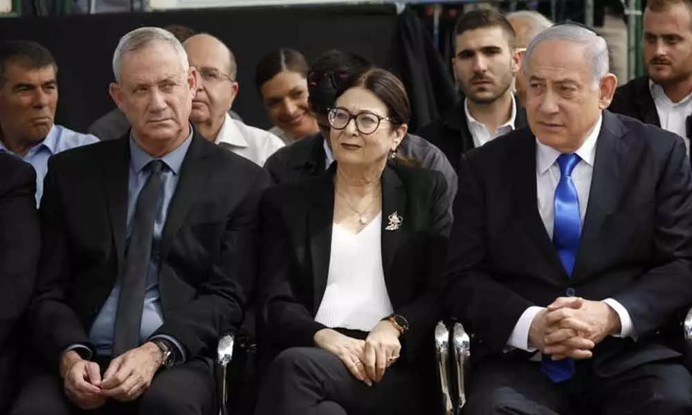 Israels two largest parties meet to discuss possibilities of coalition