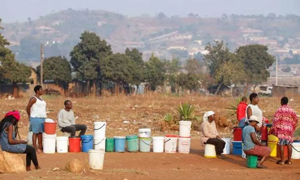 Zimbabwes capital runs dry as taps cut off for 2M people