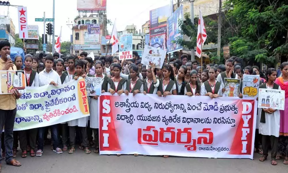 SFI, DYFI take out protest rally in Rajamahendravaram