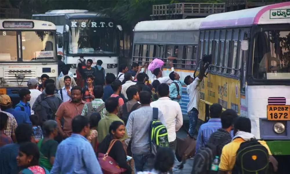 TSRTC to ply over 4.9K buses to tackle Dasara rush