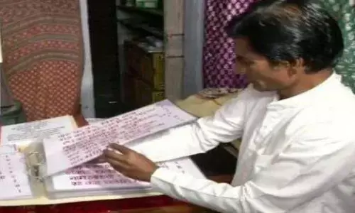 Jaipur artist pens Ramcharitmanas with paintbrush