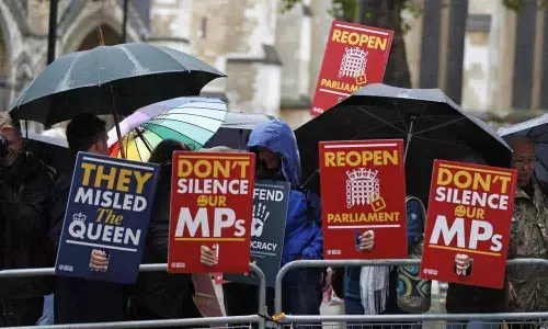 UK: Decision regarding Johnsons parliament shutdown to be announced on Tuesday