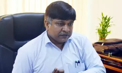 Delhi: Sewage cleaners demand health cards from government