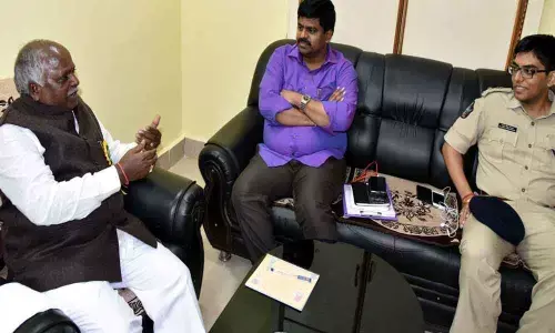 Collector, SP welcome SC Commission member in Eluru