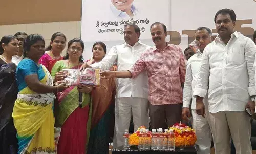MLA Arekapudi Gandhi & MP Dr G Ranjith Reddy present Bathukamma sarees at Cyber Convention Centre