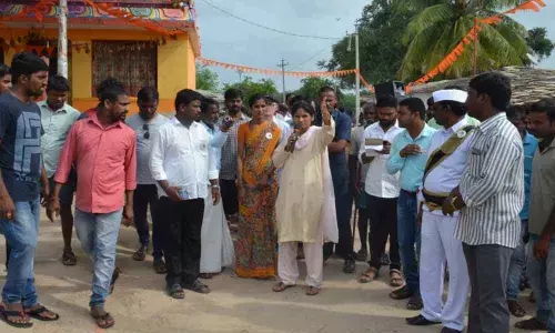 Collector Ayesha Masrat Khanam visits villages, resolves key issues