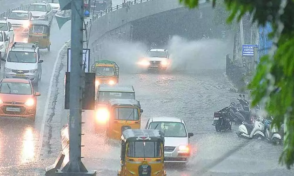 Heavy downpour throws life out of gear in Hyderabad