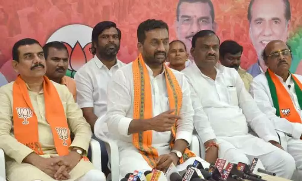 Nalgonda: BJP accuses TRS of extending RB aid to Huzurnagar farmers ahead of bypoll