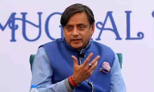 Nehru only Indian PM to be greeted on arrival at airport by US President: Tharoor