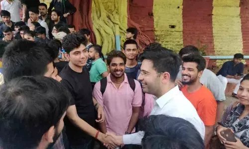 New Delhi: AAP leader joins ICAI students protest