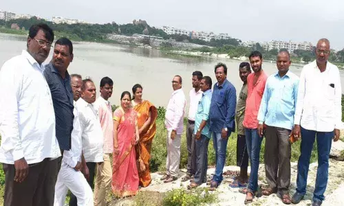 Corporator Dodla Venkatesh Goud calls for facelift to Ambir tank