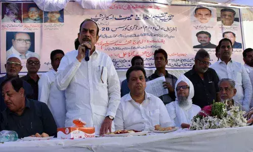 HM presents scholarships to Qureshi community students