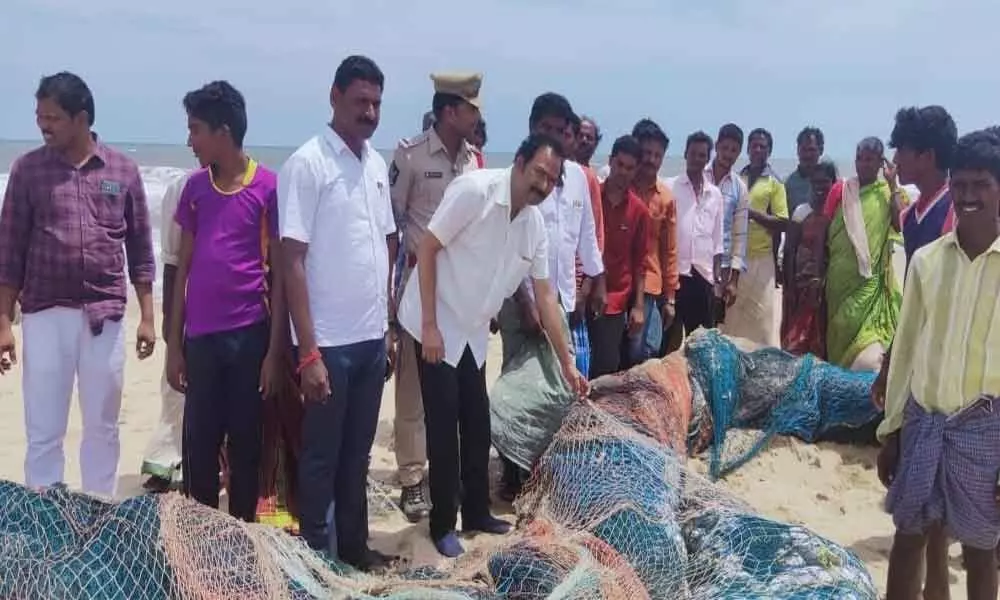 Boats, nets washed away by heavy winds  in Singarayakonda