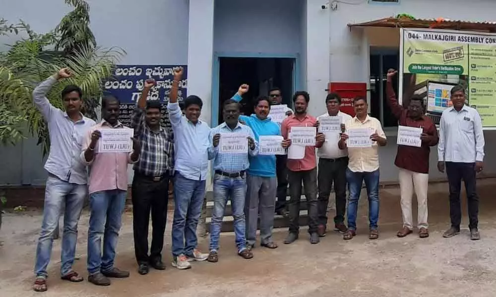 Telangana Union of Working Journalists stages protest over pending issues