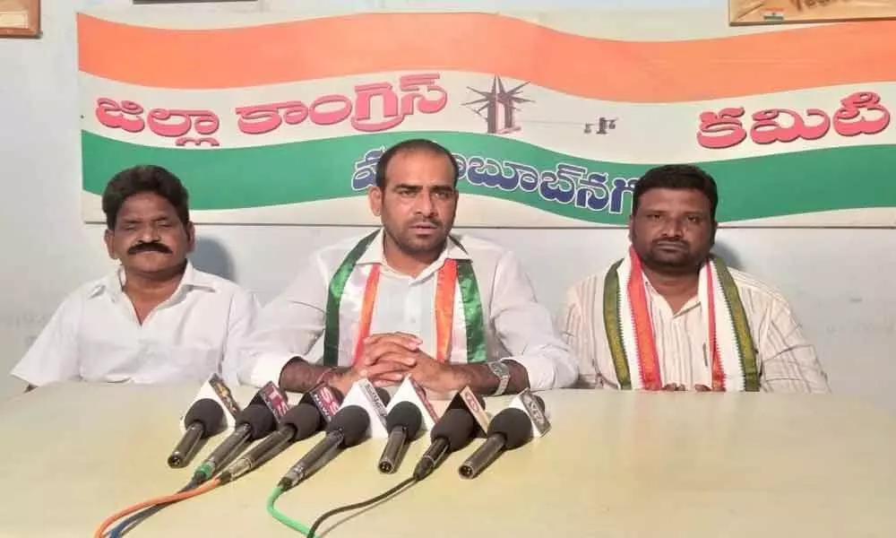 KCR is big liar who deceived youth: Congress
