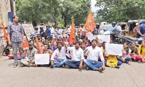 ABVP stages protest for reimbursements at Osmania University