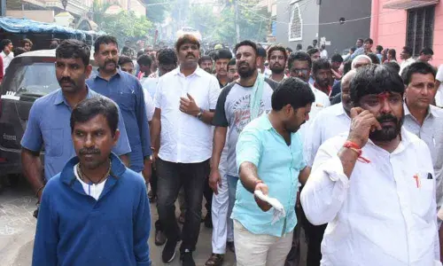 Rich tributes paid to Venu Madhav at Moula Ali