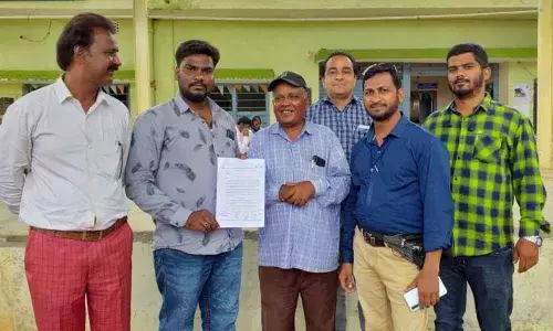 Scribes demand welfare benefits, stage protest