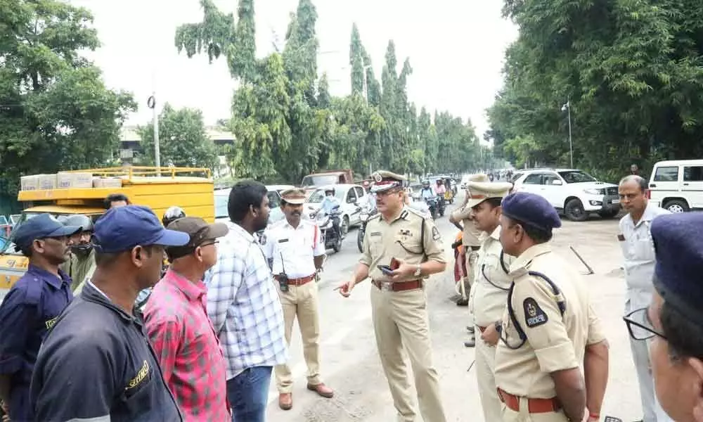 City police chief inspects water logging points